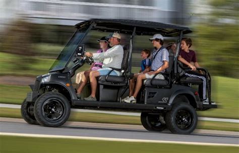 how fast do golf carts go while carrying passengers